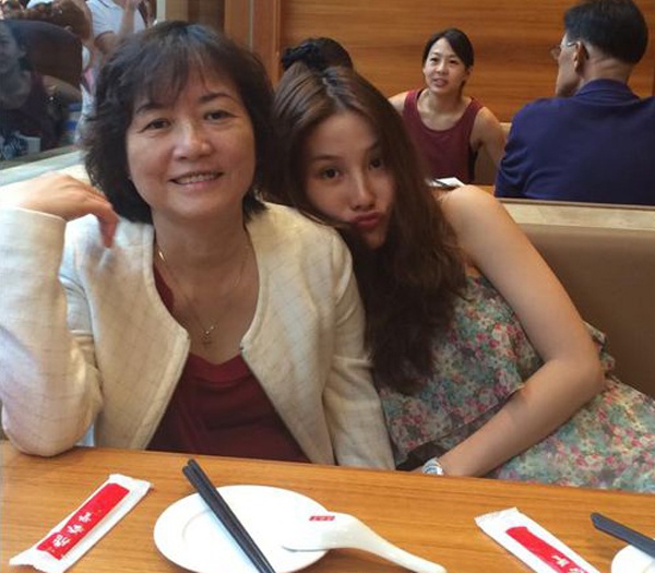 Duyên nợ với điện ảnh của Diễm My cũng một phần từ mẹ cô đã đặt tên theo ảnh hậu mà bà hâm mộ thời trẻ. Ngay cả trong chuyện tình cảm, Diễm My cũng được mẹ khuyên bảo và ủng hộ. 