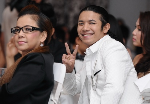 Nhung sao Viet thich ‘bam me’ o chon dong nguoi hinh anh