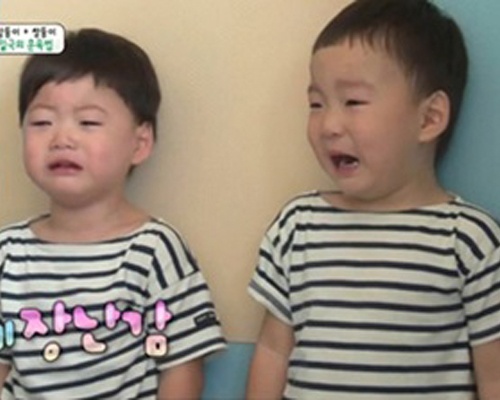 Superman is Back - Hai quy tu nha Song tranh gianh do choi hinh anh