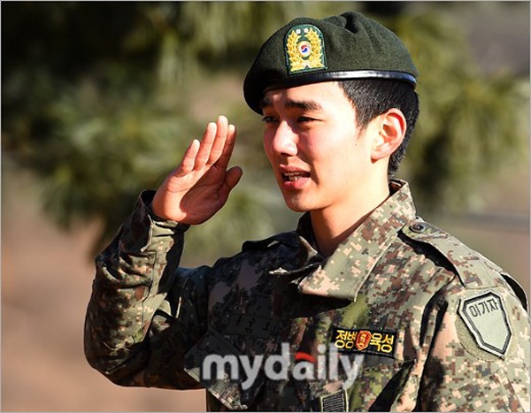 Sáng 4/12, nam diễn viên Yoo Seung Ho chính thức hoàn tất nghĩa vụ quân sự tại Cơ sở đào tạo huấn luyện ở Hwacheon, Gangwondo. Trước đó, nam diễn viên trẻ âm thầm tự nguyện đăng ký và được nhận vào phục vụ từ tháng 3 năm ngoái và được giao nhiệm vụ là một trợ lý.  