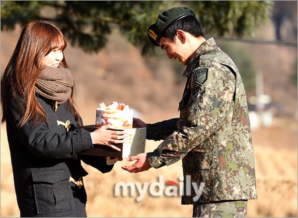 Vào ngày 21/12 tới, Yoo Seung Ho sẽ tổ chức một buổi gặp gỡ với sự tham gia của 500 người hâm mộ, sau đó 2 ngày 24 và 25/12, anh sẽ đưa buổi fan meeting đến Tokyo, Nhật Bản. 