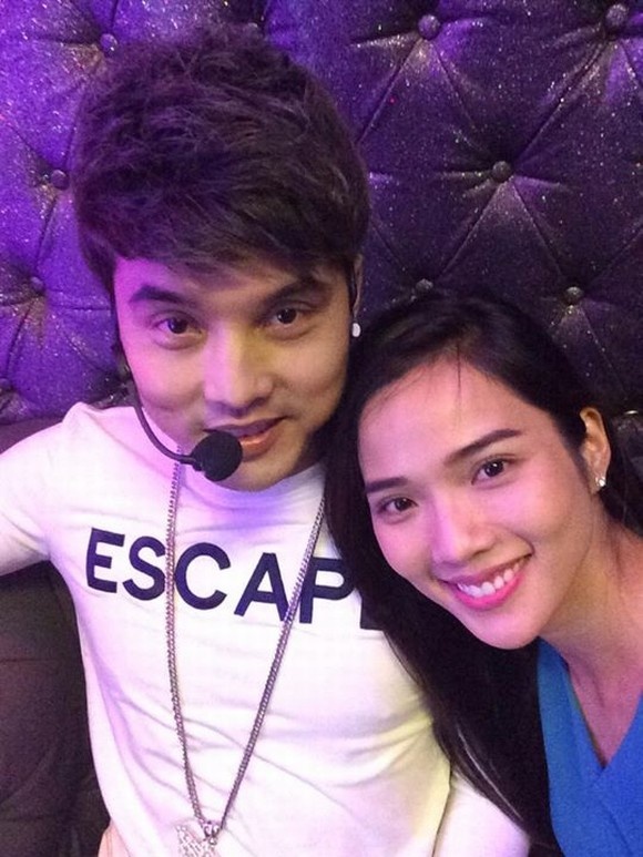 Tuy nhiên trong cuộc phỏng vấn với Zing hồi tháng 9, Kim Cương cho biết vì lịch công việc khá dày nên cô và bạn trai chưa thể làm đám cưới như đã dự định. Chân dài cũng hé lộ ý định kết hôn vào năm tới: “Chắc chắn chúng tôi sẽ làm đám cưới nhưng không phải là năm nay. Có thể là năm sau khi công việc của cả hai ổn định”.