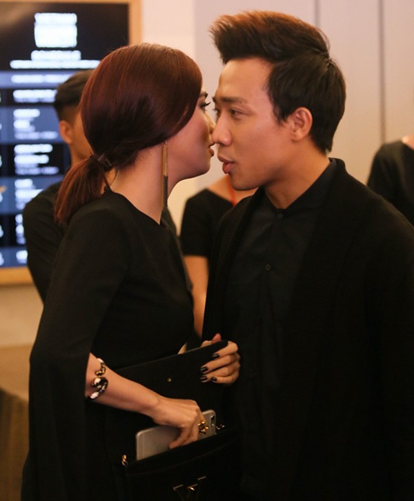 Trong sự kiện đầu tháng 12/2014, MC ăn khách Trấn Thành và bạn gái cũ Mai Hồ thu hút ống kính phóng viên vì những hành động thân mật như chăm sóc nhau, thì thầm nói chuyện, dấy lên tin đồn họ đã tái hợp sau một thời gian ngắn chia tay. 