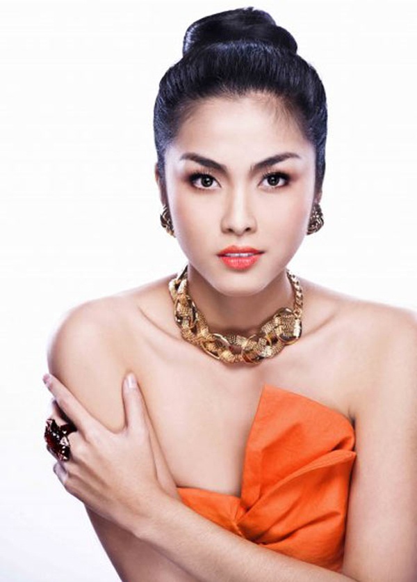 Tăng Thanh Hà là cái tên đầu tiên khi công chúng muốn nhắc đến danh hiệu “ngọc nữ”. Nhờ những vai diễn Lọ Lem trên màn ảnh cộng với hình ảnh trong sáng, hiền hậu cùng lối sống hiếm scandal, Tăng Thanh Hà được coi như “ngọc nữ” số 1 của showbiz Việt. 