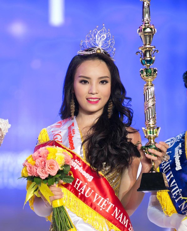 Mới đây, vương miện Hoa hậu Việt Nam 2014 đã tìm được chủ nhân, đó là người đẹp đến từ Nam Định có cái tên đặc biệt - Nguyễn Cao Kỳ Duyên. 