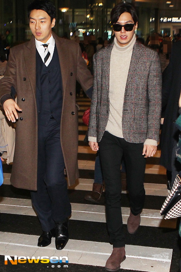 Cũng mới đây, tài khoản Facebook của Lee Min Ho vừa đạt mốc 16 triệu fan. Tên tuổi Lee Min Ho được hâm nóng trở lại kể từ thành công của bộ phim The Heirs năm ngoái. Vào tháng 1 tới, Lee Min Ho sẽ có bộ phim điện ảnh Gangnam Blues, trong đó anh sẽ có nhiều cảnh quay đấm đá.