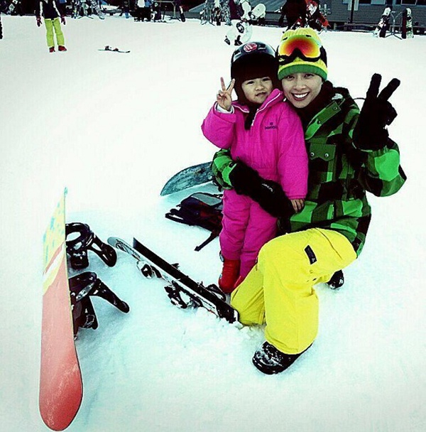 Nữ diễn viên Ngô Thanh Vân vốn có sở thích trượt tuyết, cô mê môn thể thao này tới mức từng thuê huấn luyện viên ở nước ngoài để dạy riêng cho cô. Năm ngoái cô có chuyến công tác dài ngày ở Hàn Quốc. 