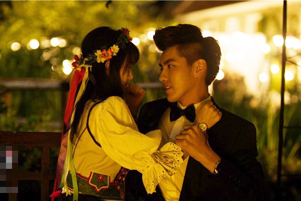 Ngo Diec Pham (Kris) ngap ngung hon ban gai trong trailer hinh anh