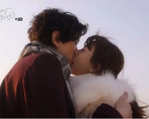 I Need a Romance 3 - canh hon tren bai bien hinh anh