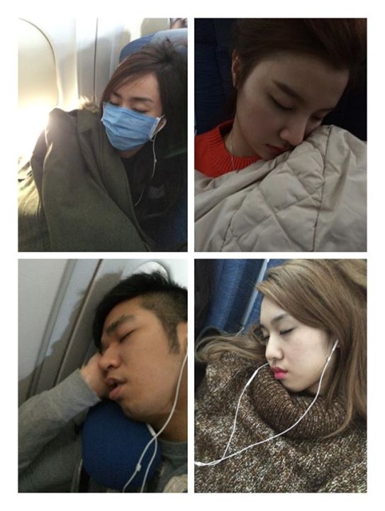 Cách đây không lâu, nam ca sĩ Tuấn Hưng cùng Hạnh Sino và Emily có chuyến lưu diễn ở Canada. Trên trang cá nhân, Tuấn Hưng chia sẻ bức ảnh chụp lén các đàn em đang say sưa ngủ trên máy bay.   