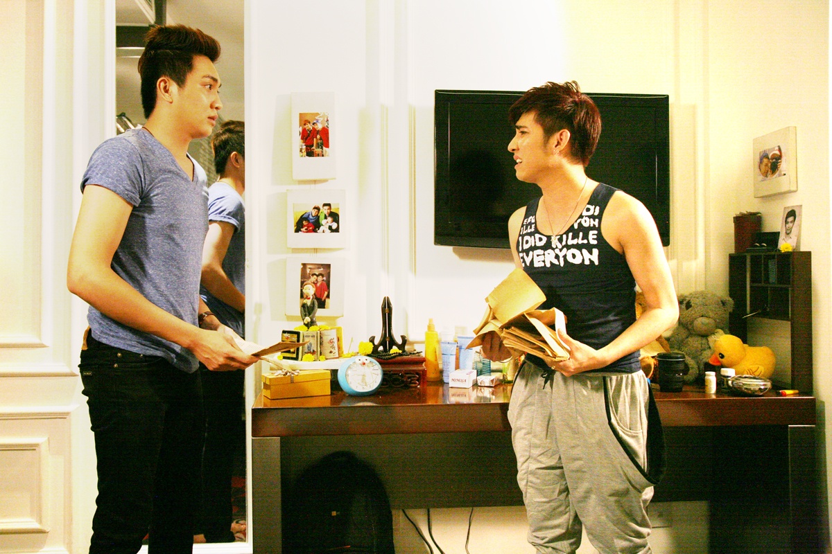 Ngưỡng mộ trước mối tình đồng tính đẹp nhưng thiếu may mắn của Nguyên, Bảo nhủ lòng sẽ âm thầm bên cạnh cũng như giúp chàng trai này quên đi chuyện cũ. Dẫu vậy, Bảo luôn thất bại trong việc tiếp cận nhằm để Nguyên mở lòng, buông bỏ quá khứ… dù có sự giúp đỡ từ người quản lý của Nguyên (DV Hải Triều đóng). Sau mọi cố gắng, nỗ lực bất thành cùng bao lần tổn thương, Bảo quyết định ra nước ngoài học thêm về biên đạo, bởi anh biết người mình đang yêu sẽ khó lòng quên được mối tình cũ.