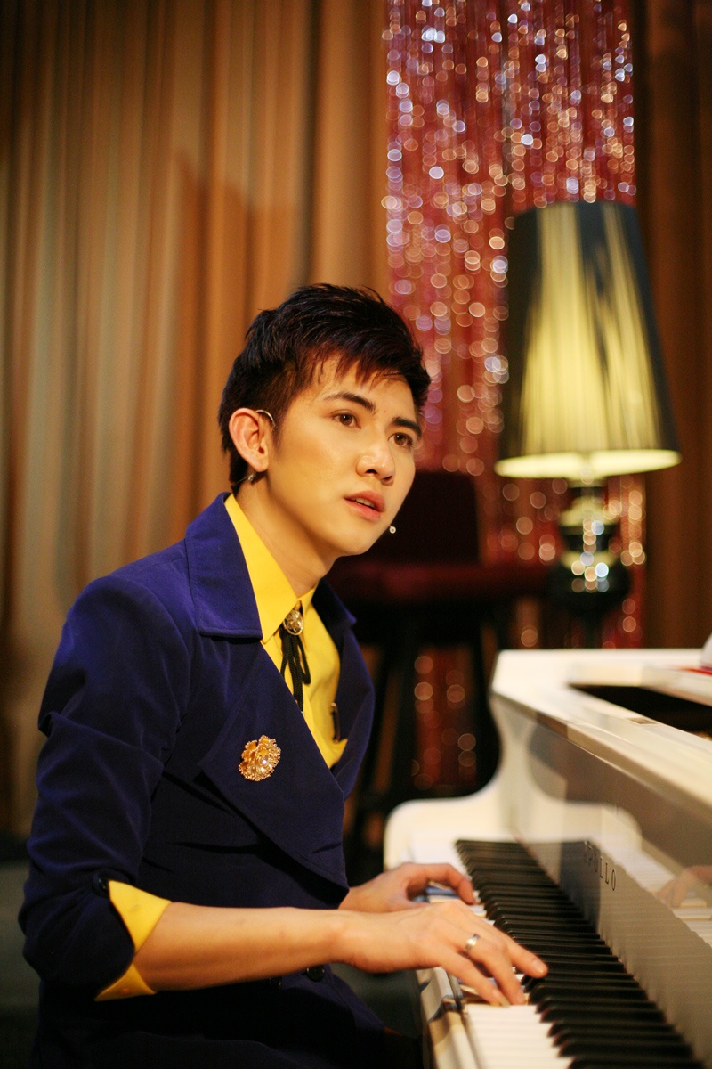 Trước khi Điều tuyệt vời cuối cùng ra mắt, ca sĩ Đăng Nguyên đã gửi đến khán giả ca khúc chủ đạo trong phim mang tên Nhớ em. Đây là một bản pop ballad nhẹ nhàng, sâu lắng và hợp với nội dung phim do nhạc sĩ trẻ Nachi Khang sáng tác. Kèm theo đó là phần video clip sơ lược về phim.