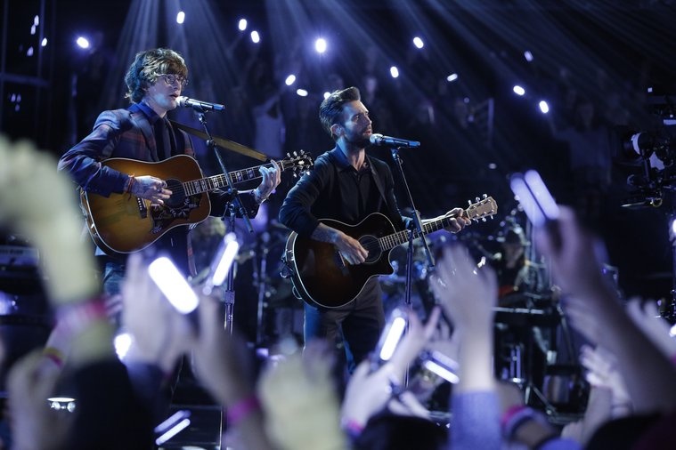 Matt McAndrew/Adam Levine - Lost Stars hinh anh