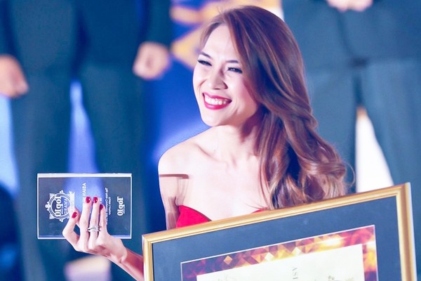 Nhung ca si Viet gay chu y quoc te nhat nam 2014 hinh anh