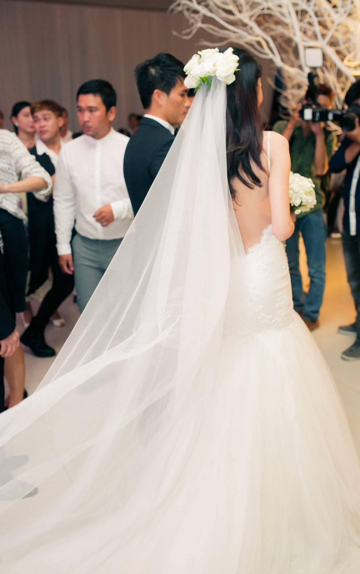 Cận cảnh chiếc váy cưới của Thủy Tiên.