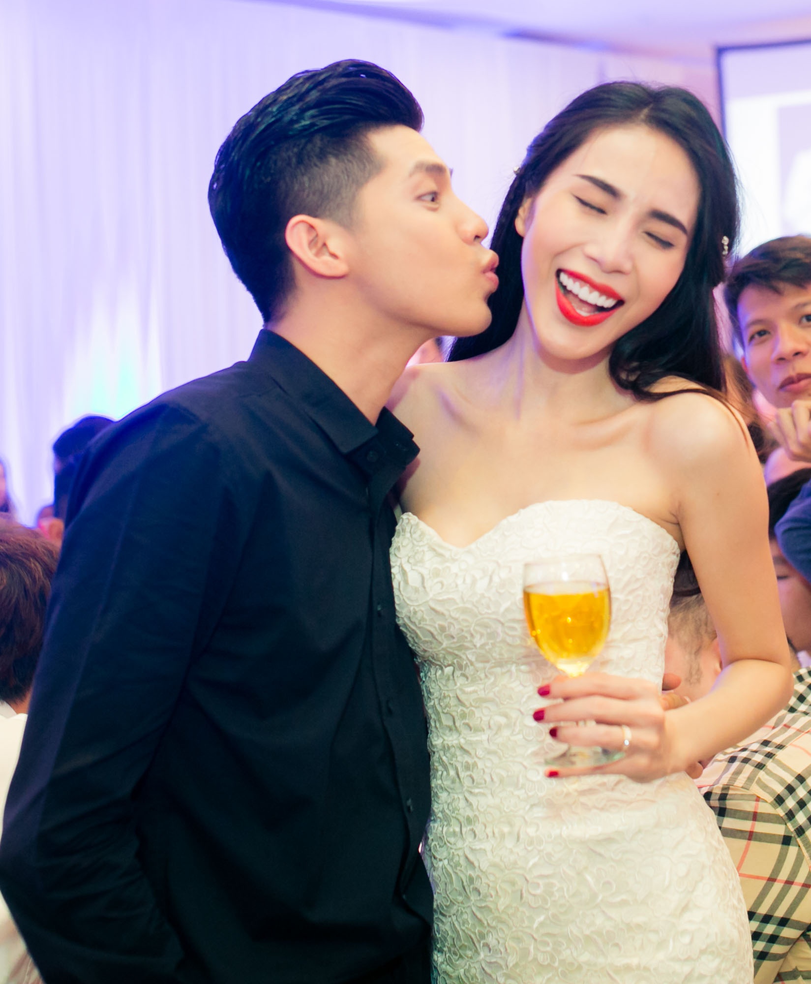 Noo Phước Thịnh là người em thân thiết trong giới cùng Thủy Tiên. Chính cô là người phát hiện tài năng và giúp đỡ anh để có thành công như ngày hôm nay. Noo Phước Thịnh cho biết, Thủy Tiên là người chị mà anh luôn ngưỡng mộ.