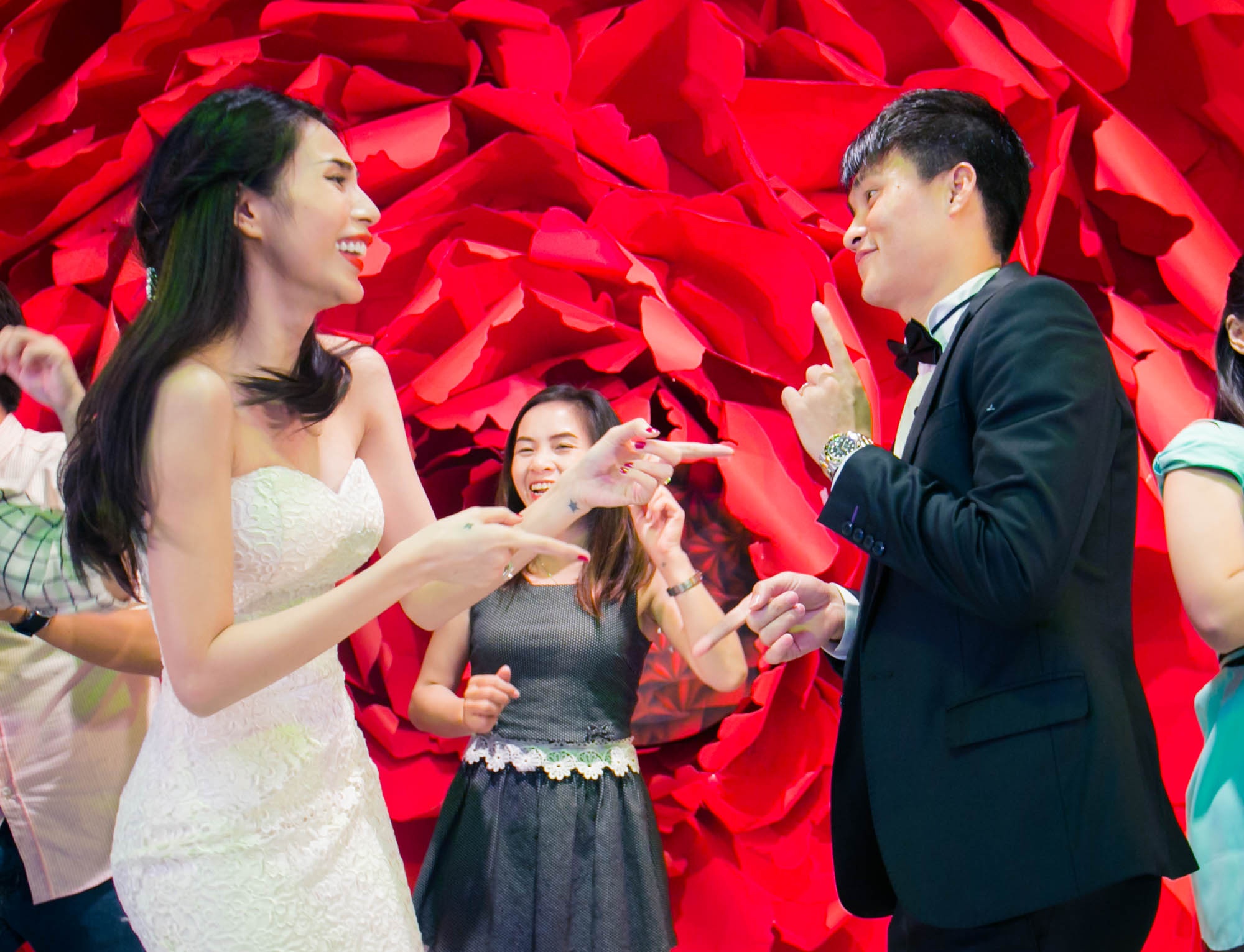 Cham diem dien xuat cua ong xa Thuy Tien va Nhat Kim Anh hinh anh