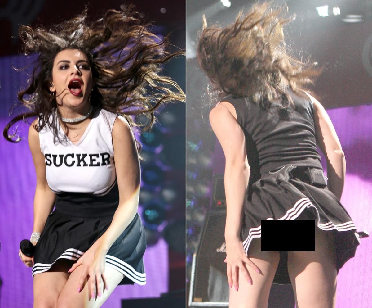 Nữ ca sĩ Charli XCX nhảy cuồng nhiệt với các fan trong một show diễn ở Jingle Ball hôm 22/12 mà không hay biết bị lộ vòng 3 vì mặc chân váy ngắn cũn cỡn. 