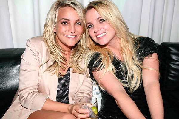 Em gai Britney Spears dung dao can danh nhau hinh anh