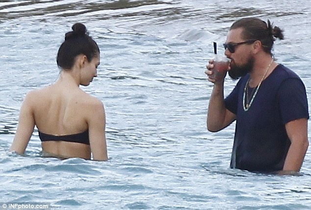 Trong khi đó, sau 1 năm xả hơi và làm từ thiện, rất có thể Leo sẽ trở lại bằng dự án phim mới của đạo diễn nổi tiếng Martin Scorsese và bộ phim hình sự Mean Business On North Ganson Street đang trong giai đoạn tiền kỳ. 