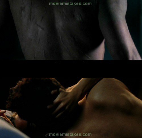 Trong cảnh nóng của nhân vật Matt Murdock của phim Daredevil (2003), đạo diễn đã “hô biến” làm mất đi những vết sẹo ngang dọc chi chít trên lưng anh, thay vào đó là bề mặt da nhẵn nhụi.