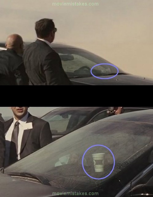 Khi Destroyer đến cùng với các đặc vụ Shield trong phim Thor (2011), chiếc cốc café bị đổ, nằm ngang trên bảng đồng hồ trong xe ô tô, nhưng nó đã “đứng dậy” trở lại ngay sau đó.