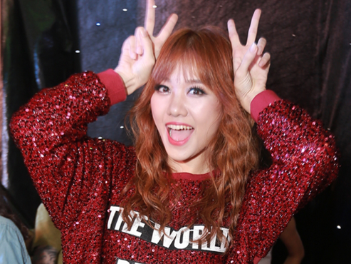 Hari Won dien mot khong quan trong tiec mung nam moi hinh anh