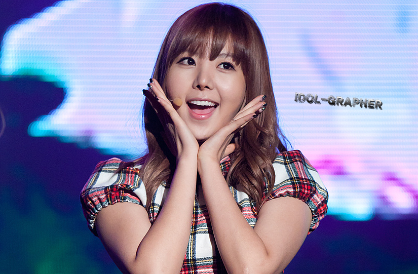 Raina – một cô gái khác của After School có tên thật là Oh Hye Rin. Trong tiếng Tây Ban Nha, Raina mang ý nghĩa “bình yên” và “nữ hoàng”.