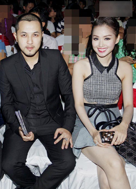 Hồi tháng 7, cuộc tình “bí mật” của Tâm Tít với cựu thành viên nhóm 2B gây sốt trên mặt báo sau khi Thế Bảo lên Facebook kể chuyện yêu hot girl Hà thành là sai lầm lớn nhất trong cuộc đời và tiết lộ chỉ trong 3 tuần đầu tiên yêu nhau, anh đã tiêu tốn 200 triệu đồng “tình phí”. Ban đầu, Tâm Tít im lặng trước lời “tố” của tình cũ, sau đó khi những tin nhắn chửi tục được cho là của cô được tung lên mạng, hot girl mới lên tiếng. Hiện tại, người đẹp đang chuẩn bị cho đám cưới sẽ diễn ra vào ngày 10/1 tới.