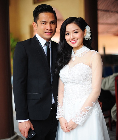 Sau scandal tình ái với Thế Bảo – anh trai ca sĩ Bảo Thy, hot girl kiêm diễn viên Tâm Tít tìm được tình mới là doanh nhân trẻ Ngọc Thành. Sau một thời gian ngắn hẹn hò, Tâm Tít đã mang bầu và hiện đang ở tháng 4 của thai kỳ. Trong lần đầu mang bầu, người đẹp tăng cân khá nhiều, bụng cô đã lộ rõ trong đám hỏi hồi cuối tháng 12 năm 2014. Ngày 10/1 tới, đám cưới của Tâm Tít và thiếu gia Ngọc Thành sẽ được tổ chức. 