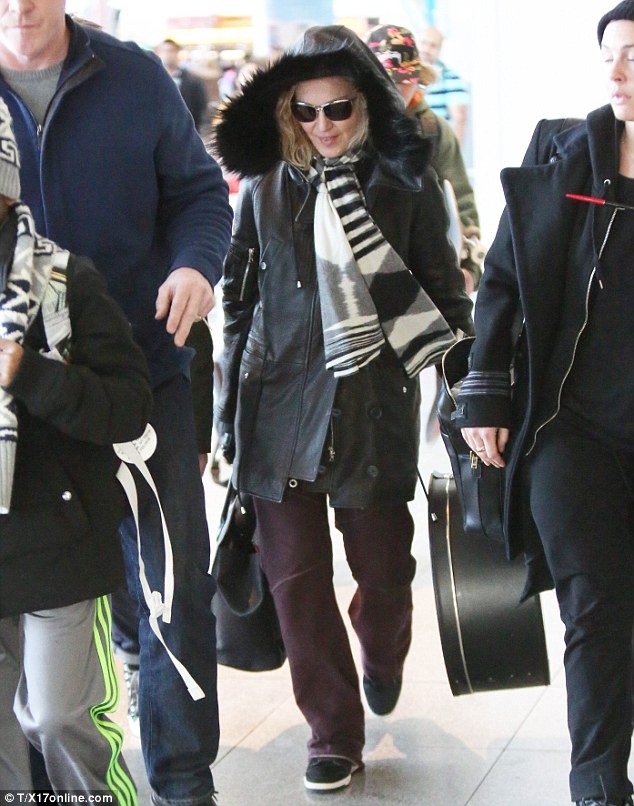 Diva nhạc pop có mặt ở sân bay hôm 7/1.