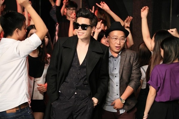 Đầu năm 2015, Trịnh Thăng Bình hé lộ dự án mới – Sài Gòn đêm nay. MV được nam ca sĩ đầu tư 400 triệu đồng sẽ mang đến phong cách mới của Thăng Bình. MV được chủ nhân đầu tư máy quay Red với độ phân giải 6K chuyên dùng quay phim điện ảnh, bối cảnh Sài Gòn về đêm sôi động ở các quán bar, đường phố. 