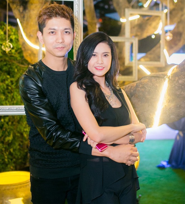 Chuyện tình bí mật của Tim và Trương Quỳnh Anh chỉ được biết đến khi những hình ảnh cặp đôi đi mua sắm đồ trẻ em được lan truyền trên mạng vào tháng 3/2012. Trong vòng 4 năm chung sống, khi được hỏi về điểm hấp dẫn của vợ, Tim trả lời trong một lần phỏng vấn hồi tháng 2/2014: “Không bon chen, không đứng núi này trông núi nọ và không cơ hội hay bất chấp tất cả để đạt được mục đích”. Nam ca sĩ cũng giải thích anh không thường khen vợ vì sợ cô ỷ lại, đồng thời cũng lo lắng về tính hay ghen của bà xã.