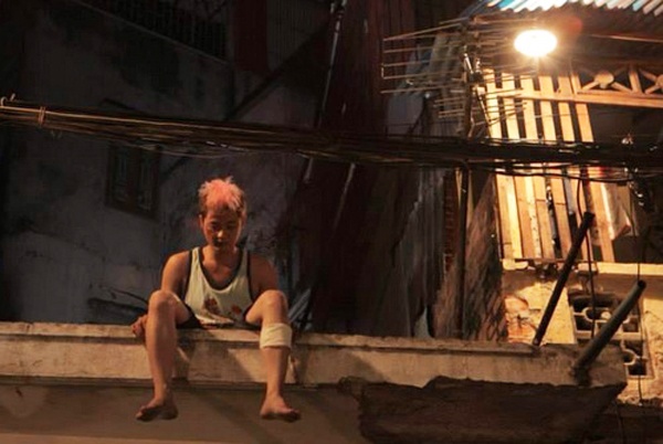 Vào cuối tháng 1 này, bộ phim Đập cánh giữa không trung của nữ đạo diễn Nguyễn Hoàng Điệp sẽ được công chiếu rộng rãi. Trong phim, bên cạnh các nhân vật chính, chàng trai đồng tính tên Linh có khát khao làm phụ nữ do ca sĩ Thanh Duy Idol thể hiện để lại ấn tượng trong giới chuyên môn và khán giả. 