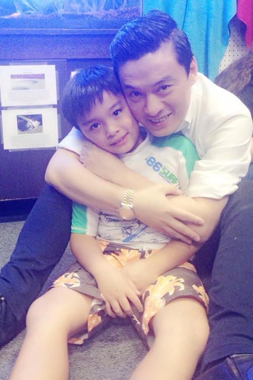 Trong lần tâm sự với một trang báo mạng, Lam Trường chia sẻ trong 3 năm đầu tiên, anh đã hoàn thành nghĩa vụ chu cấp chi phí nuôi dưỡng con trai và vợ cũ.  Nam ca sĩ không nói cụ thể nhưng số tiền hàng tháng mà anh gửi sang Mỹ không hề nhỏ và được lấy từ công sức mồ hôi anh đi hát đến mức rát cổ họng. Vì khoảng cách địa lý xa xôi, nam ca sĩ luôn cố gắng làm tròn trách nhiệm làm cha hết sức có thể, cat-xê đi hát ở Mỹ hầu hết anh dành cho con trai. 