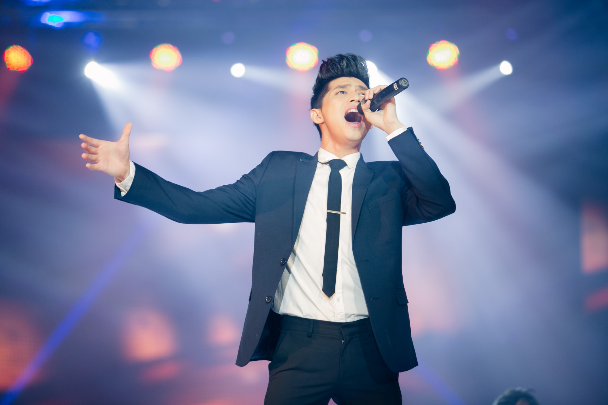 Ngoài phần song ca với Phương Vy, Noo Phước Thịnh cũng thể hiện solo ca khúc Dấu vết.