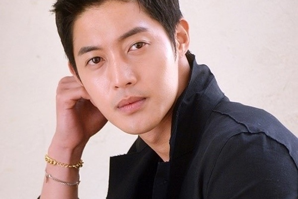 Kim Hyun Joong duoc giam toi trong vu hanh hung ban gai hinh anh
