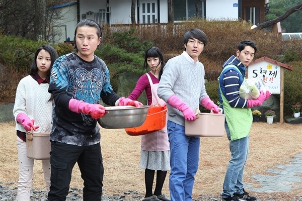 Do khoc do cuoi voi 'Gia dinh luu dan' hinh anh