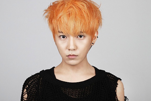Ca si Han noi doi nhin thay ma de tranh nhap ngu hinh anh