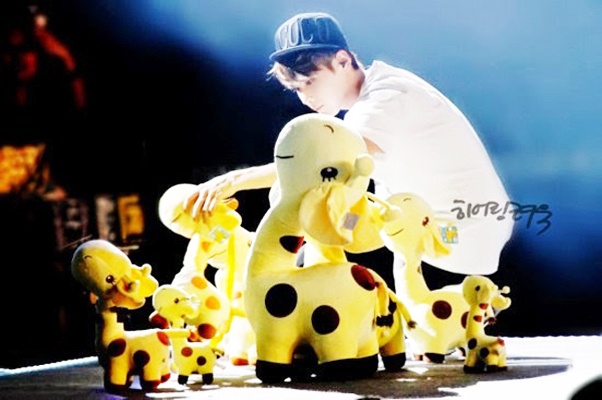 Dan my nam Kpop so thich do choi nhoi bong hinh anh