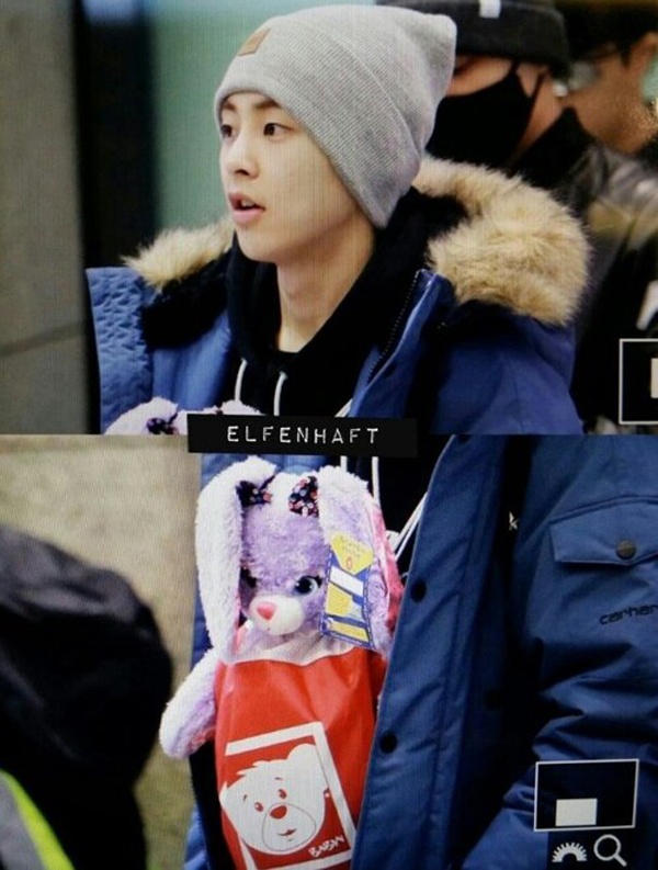 Xiumin – một thành viên khác của EXO có người bạn là chú thỏ nhồi bông. 