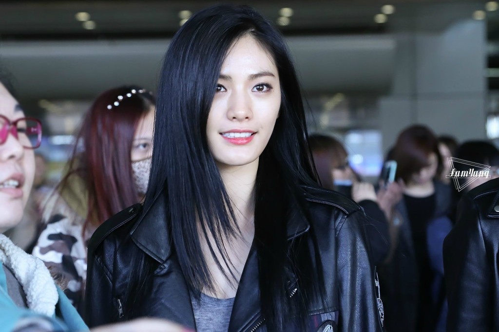 Ngam than tuong Kpop dep diu dang voi mau toc den tu nhien hinh anh