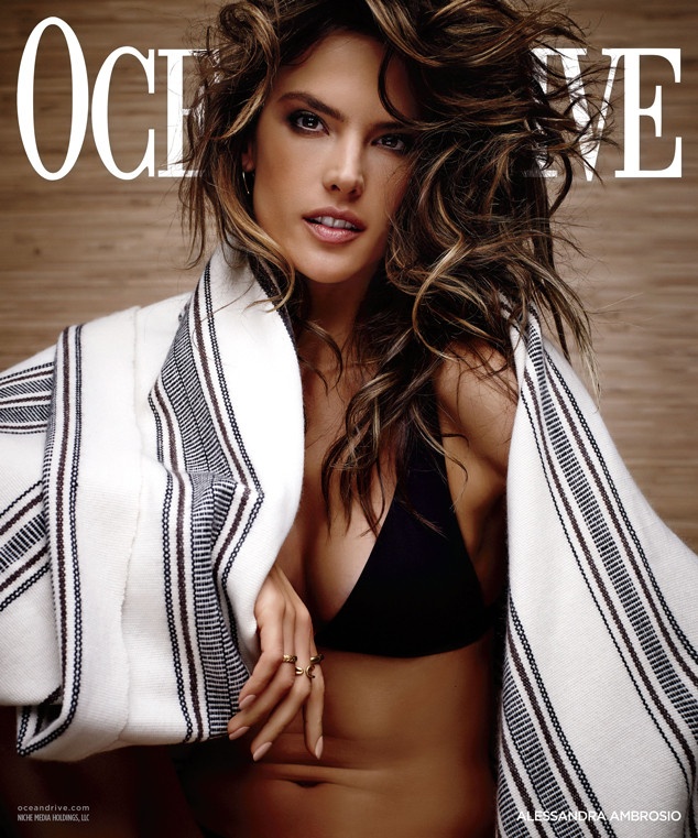 Alessandra Ambrosio gợi cảm trên tạp chí Ocean Drive.