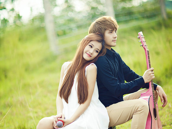 Sao nam Viet lui ve hau truong de 'mot nua' toa sang hinh anh