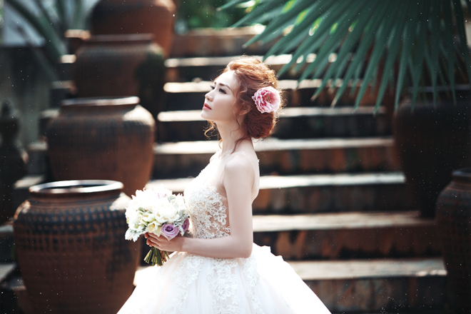 Vào ngày 9/2 tới, đám cưới của diễn viên Ngân Khánh cùng với người chồng Việt kiều sẽ được tổ chức ở một khách sạn 5 sao tại TP HCM. Người đẹp Cô dâu đại chiến dù bận rộn công việc nhưng thu xếp khá chu toàn cho hôn lễ theo phong cách phương Tây. 