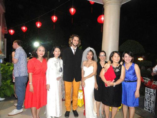 Nổi tiếng với cá tính phóng khoáng và khác người nên đám cưới của Mai Khôi cũng diễn ra như tính cách của nữ ca sĩ. Tháng 9/2013, Mai Khôi lên xe hoa với bạn trai ngoại quốc Benjamin tại que nhà Cam Ranh. 