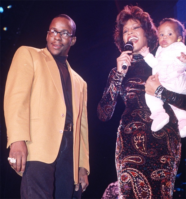 Bobbi có tên đầy đủ là Bobbi Kristina Brown – con gái của cố diva Whitney Houston và ca sĩ R&B Bobby Brown. Sự ra đời của Bobbi vào tháng 3/1993 đem lại niềm vui cho vợ chồng giọng ca I Will Always Love You: “Thật khác lạ khi bạn làm mẹ, nó khiến cuộc đời bạn thay đổi, tôi không còn sống cho bản thân nữa, tôi sống cho con tôi” – Whitney từng chia sẻ. 