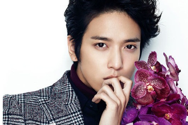 Jung Yong Hwa tung bi bat gap len di gap SNSD hinh anh