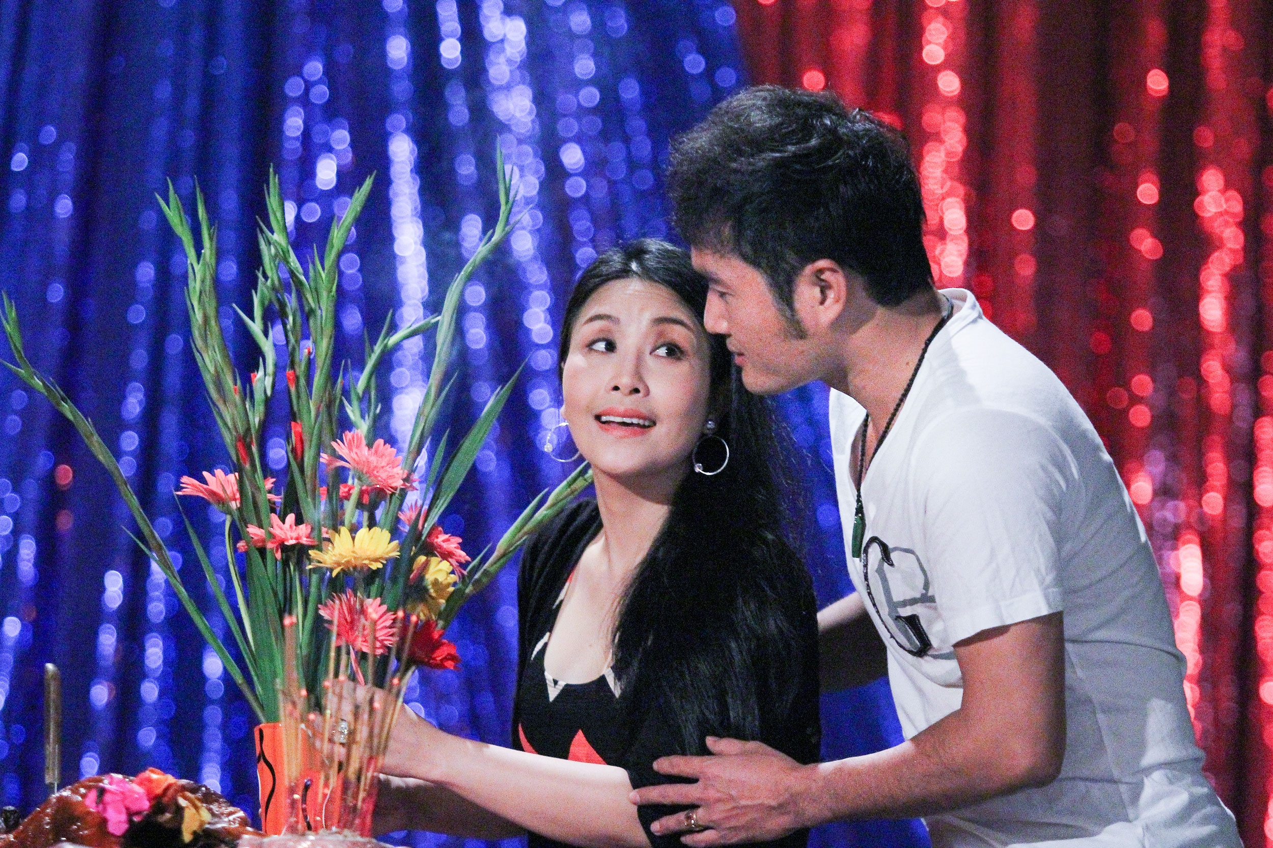 Đồng hành cùng Kiều Oanh trong liveshow này là NSƯT Hoàng Nhất. Mặc cho những tin đồn về chuyện tình cảm, Kiều Oanh và Hoàng Nhất vẫn không lên tiếng thừa nhận hay phủ nhận. Cả 2 vẫn thường xuyên xuất hiện với nhau trong các dự án nghệ thuật.