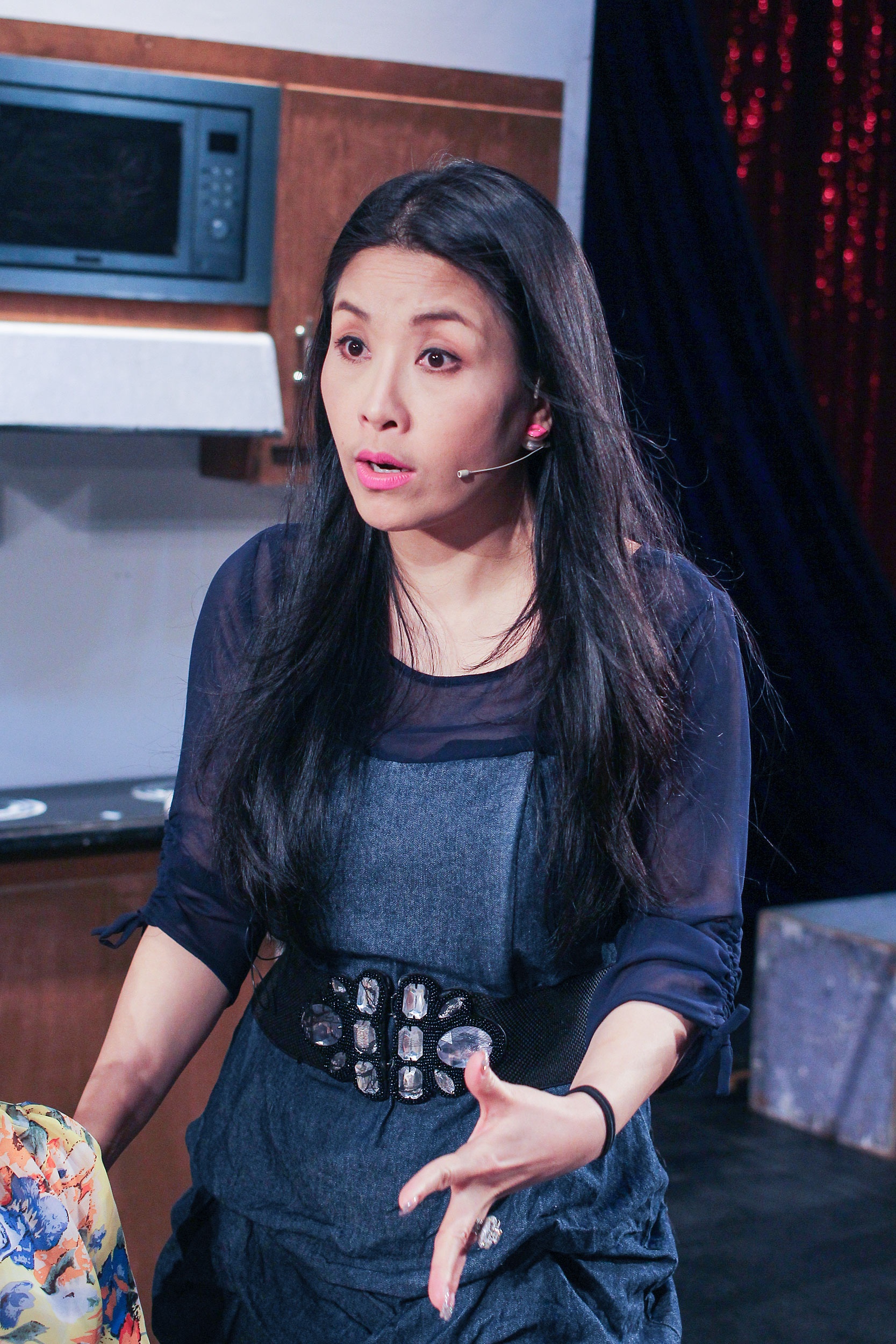 Trong suốt hơn một tháng qua, Kiều Oanh dành toàn bộ thời gian của mình để cùng các nghệ sĩ tập luyện chuẩn bị  chu đáo cho các tiết mục trong liveshow lần này.